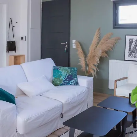 Апартаменты Nice Bright Apt Near Quai Des Chartrons