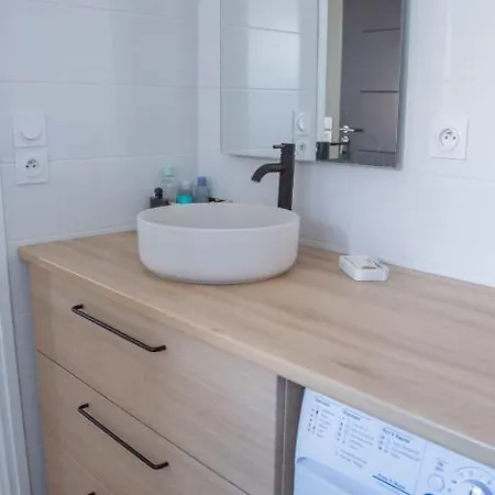 Nice Bright Apt Near Quai Des Chartrons * Бордо