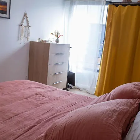 Апартаменты Nice Bright Apt Near Quai Des Chartrons *